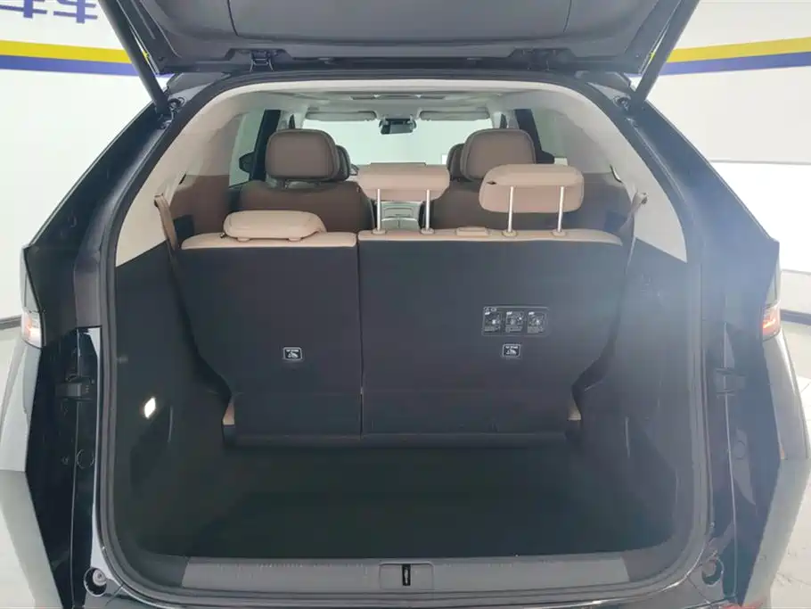 Xpeng X9 2025 pure electric 740 long battery life Max купить на сайте DeffCars