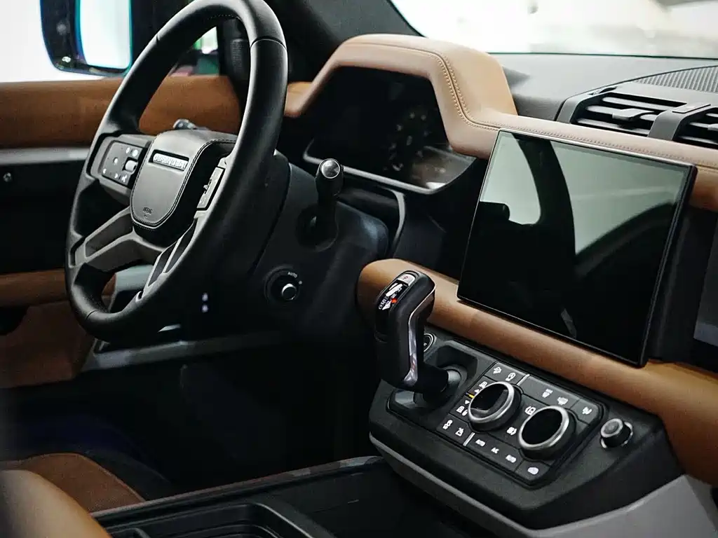 Land Rover Defender 2024 110 3.0T P400 X-DYNAMIC HSE купить на сайте DeffCars