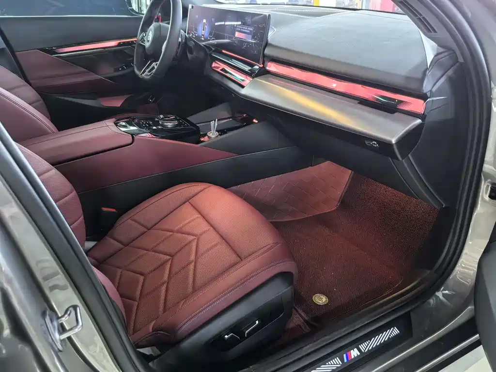 BMW 5 Series 2025 530Li Leading M Sports Package купить на сайте DeffCars