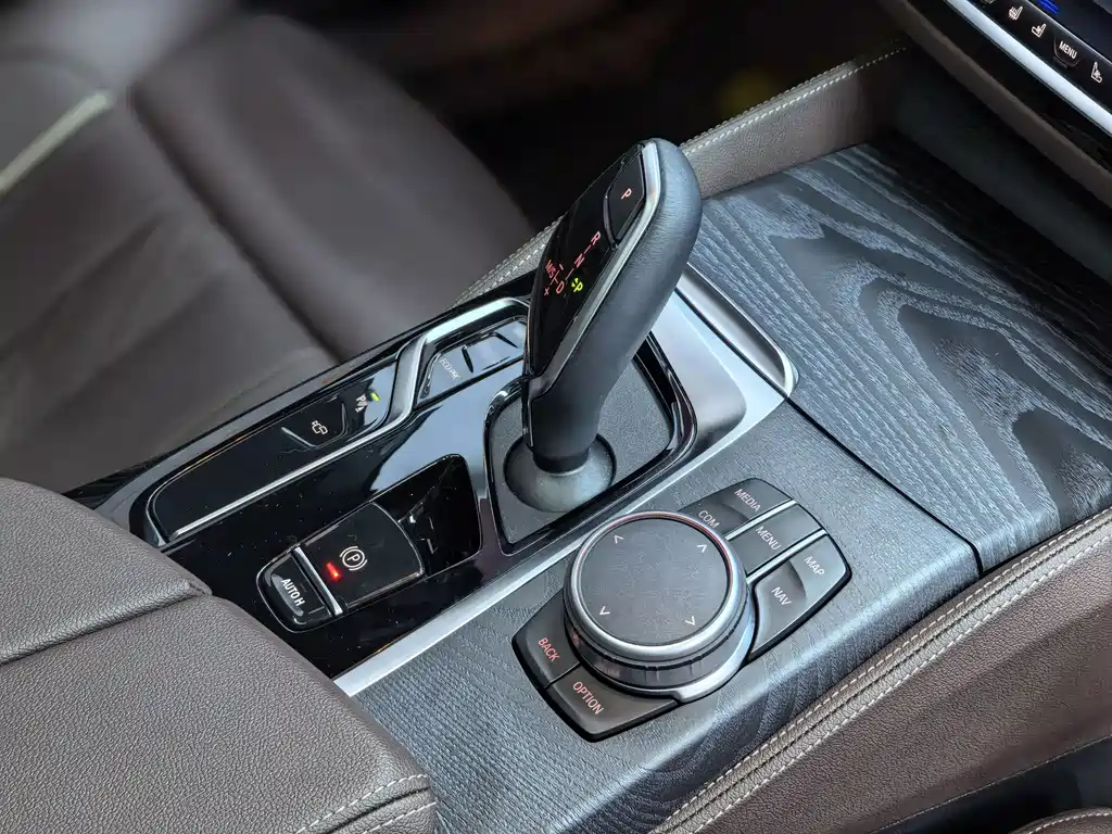 BMW 5 Series 2022 530Li Exclusive M Sports Package купить на сайте DeffCars