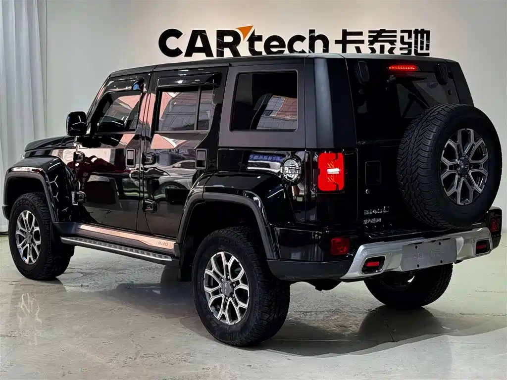 Beijing off-road BJ40 2023 2.0T automatic four-wheel drive city hunter version knight type купить на сайте DeffCars
