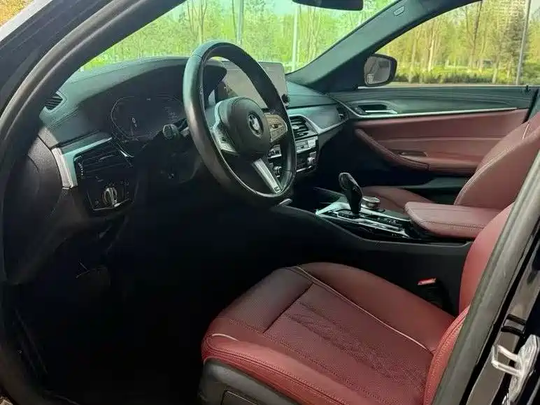 BMW 5 Series 2023 530Li Leading M Sports Package купить на сайте DeffCars
