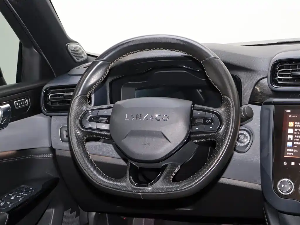 Lynk & Co 03 2022 2.0TD DCT Pro купить на сайте DeffCars
