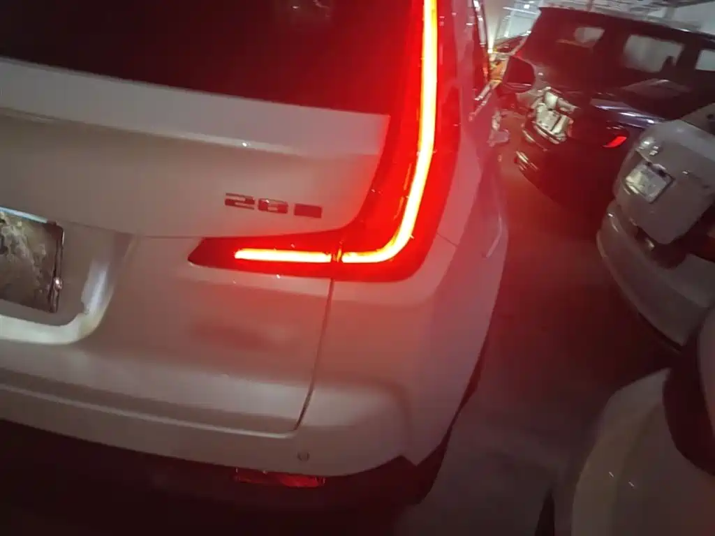 Cadillac XT4 2022 28T two-wheel drive fashion model купить на сайте DeffCars