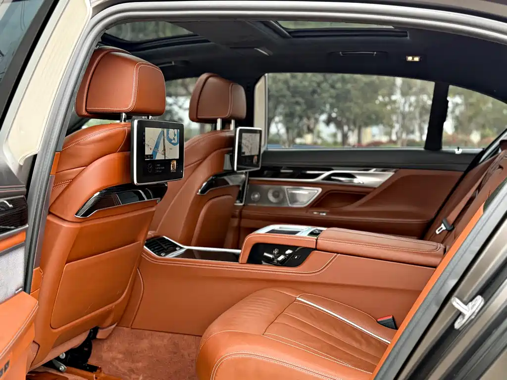 BMW 7 Series 2017 M760Li xDrive Premium Luxury Edition купить на сайте DeffCars