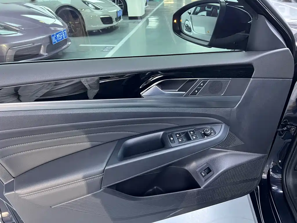 Passat 2023 380TSI Deluxe Edition купить на сайте DeffCars