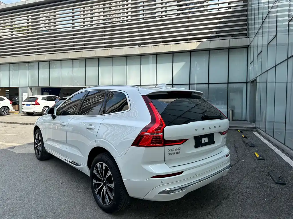 Volvo XC60 2024 B5 four-wheel drive Zhiyuan Deluxe Edition купить на сайте DeffCars