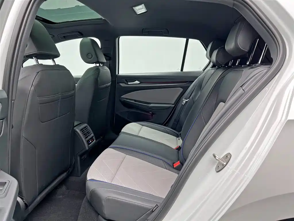 Golf 2025 300TSI R-Line купить на сайте DeffCars