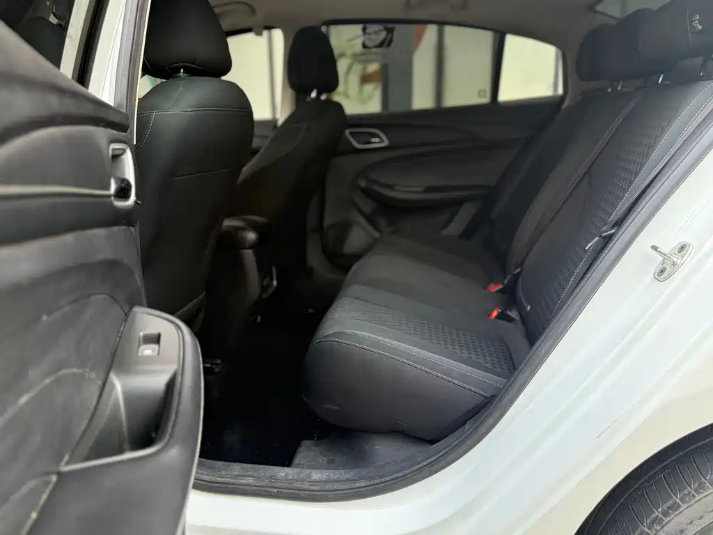 Roewe i5 2019 1.5L Manual 4G Internet Langue Edition купить на сайте DeffCars