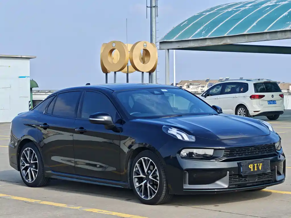 Lynk & Co 03 2022 1.5TD DCT Pro купить на сайте DeffCars