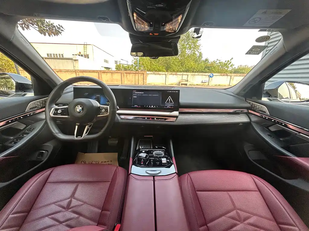 BMW 5 Series 2025 530Li Exclusive M Sports Package купить на сайте DeffCars