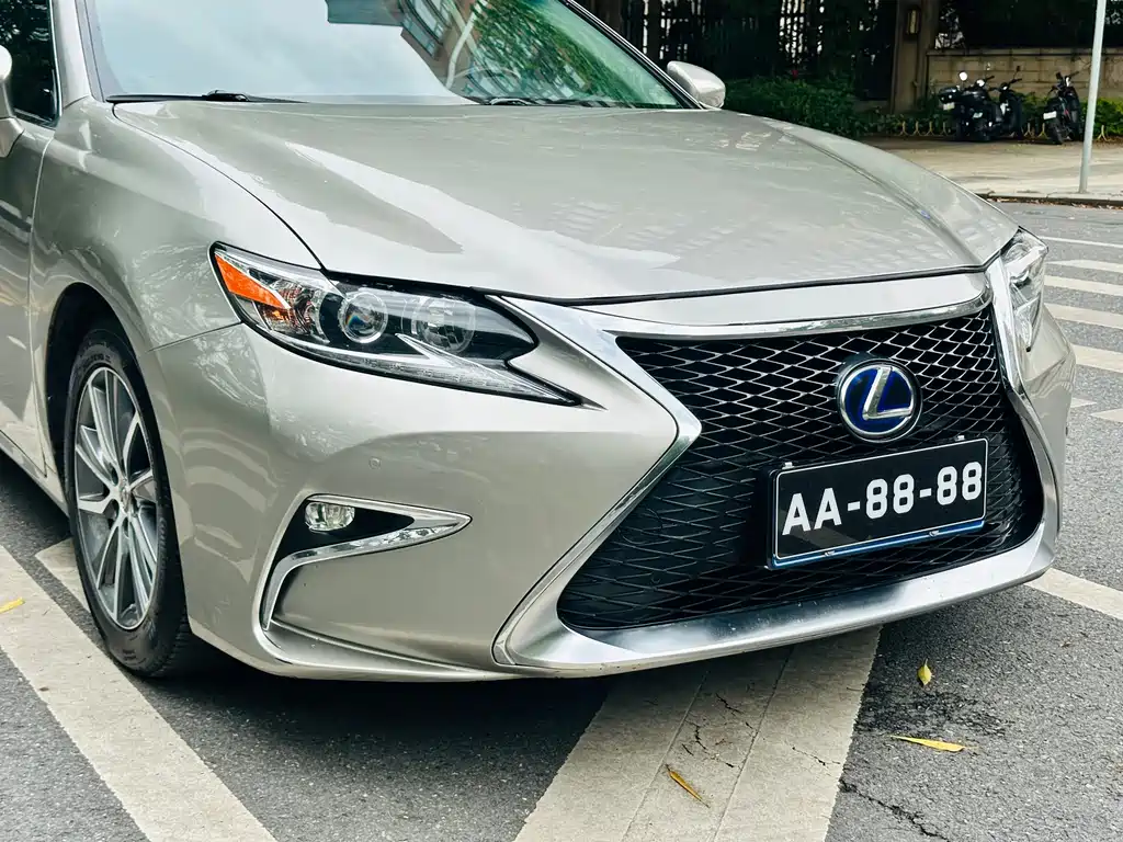 Lexus ES 2015 300h Comfort Edition купить на сайте DeffCars