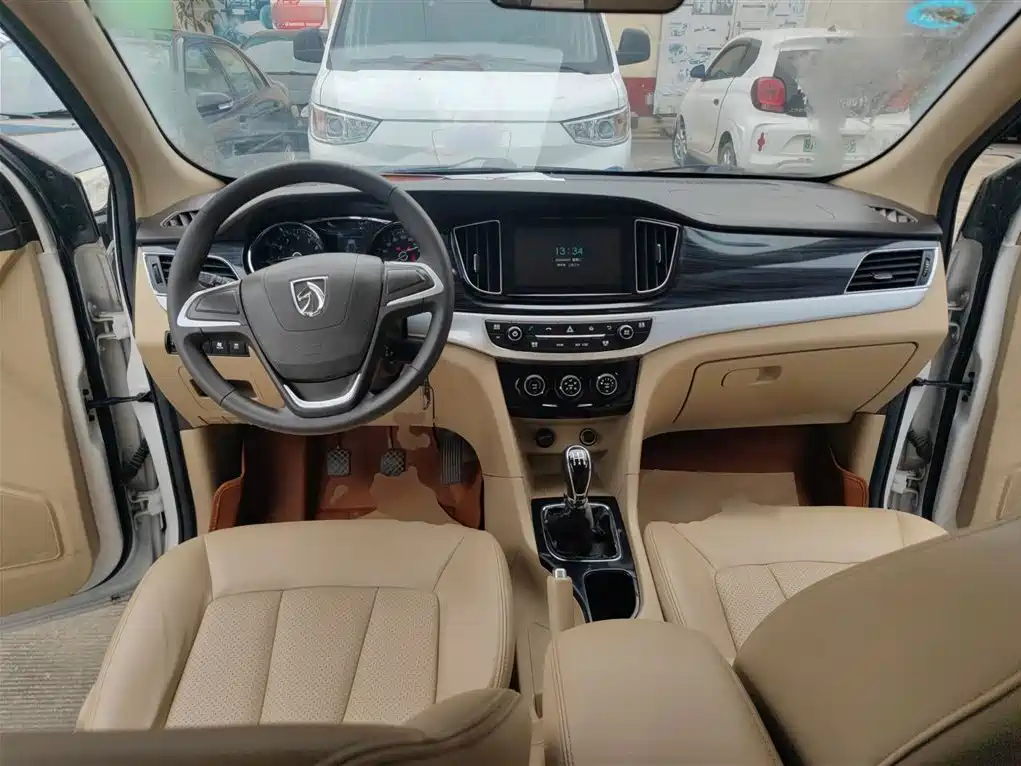 Baojun 730 2016 1.5L manual comfort type 7 seats National V купить на сайте DeffCars