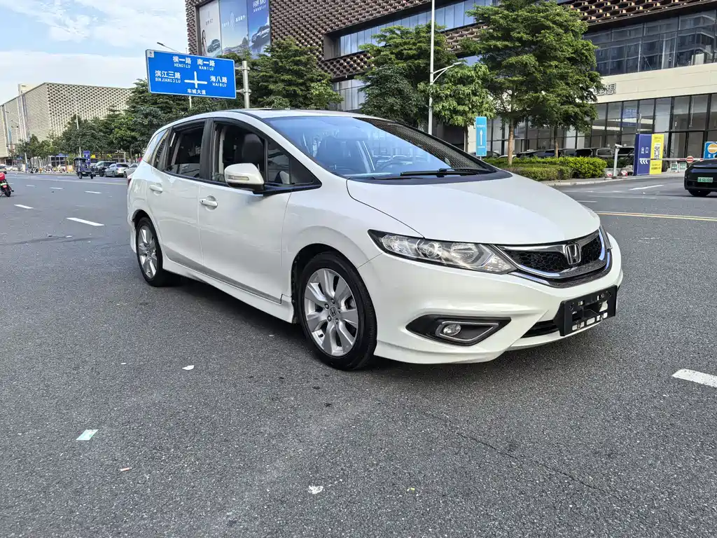 Jade 2016 1.8L automatic comfort elite version 5 seats купить на сайте DeffCars