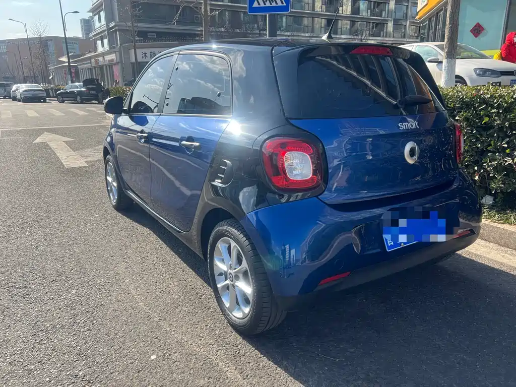 smart forfour 2018 1.0L 52kW smart version купить на сайте DeffCars