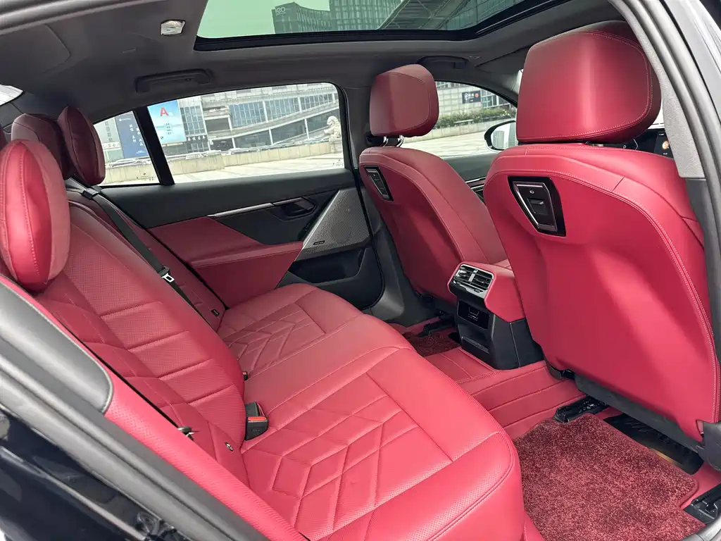 BMW 5 Series 2024 530Li Leading M Sports Package купить на сайте DeffCars