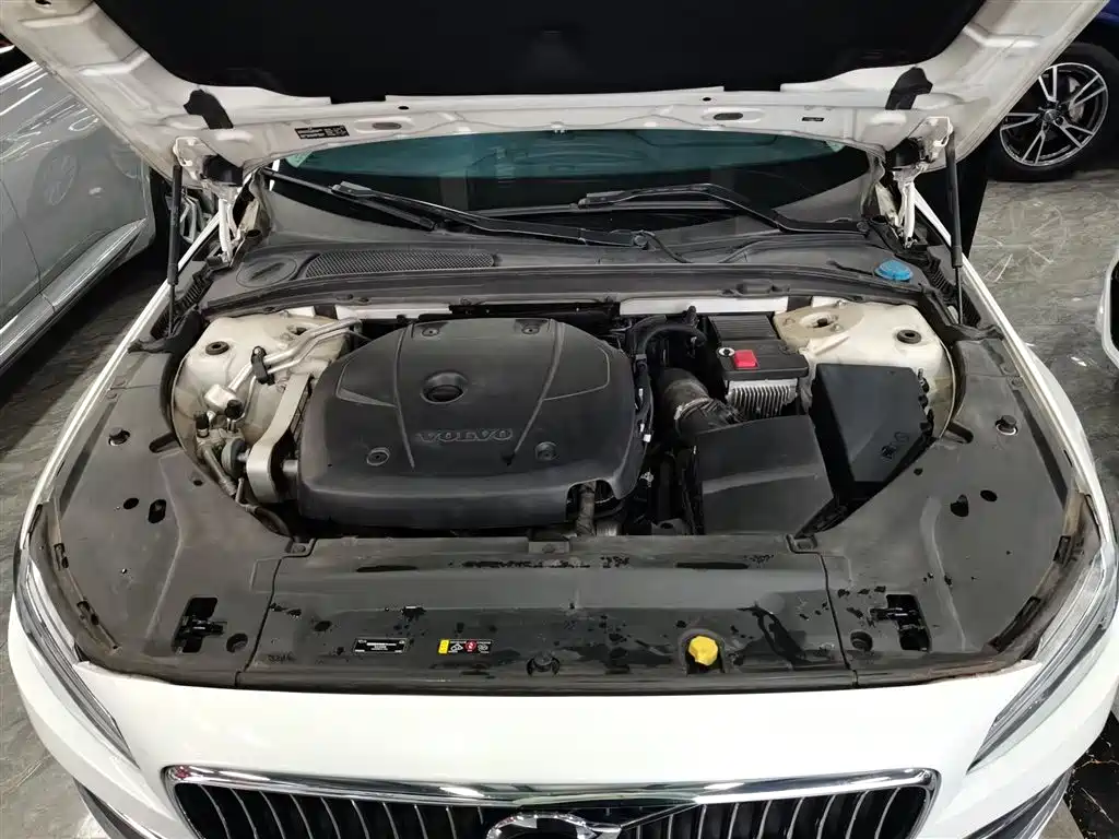 Volvo S90 2020 T5 Zhiyi Luxury Edition купить на сайте DeffCars