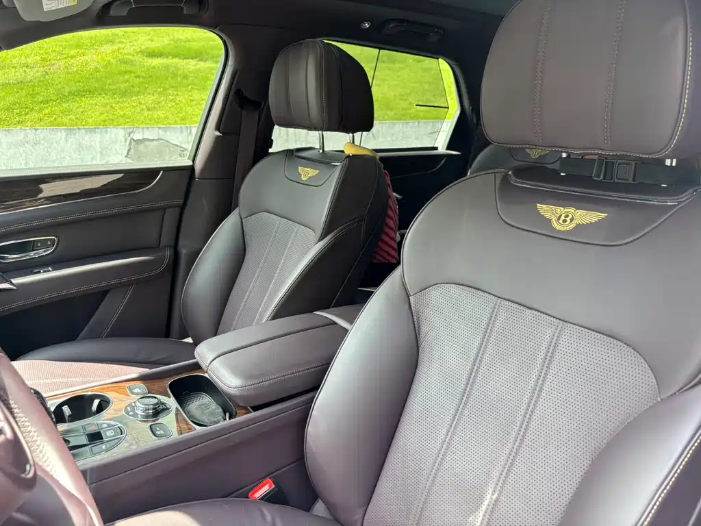 Bentayga 2018 4.0T V8 купить на сайте DeffCars