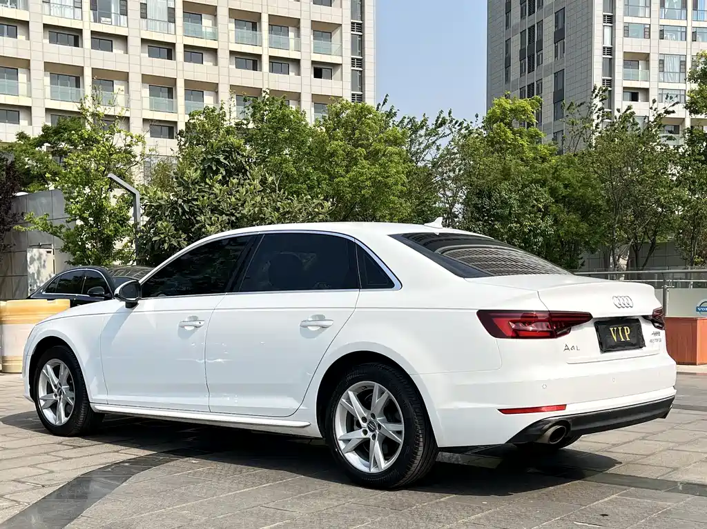 Audi A4L 2018 30th Anniversary Model 40 TFSI Enterprising купить на сайте DeffCars