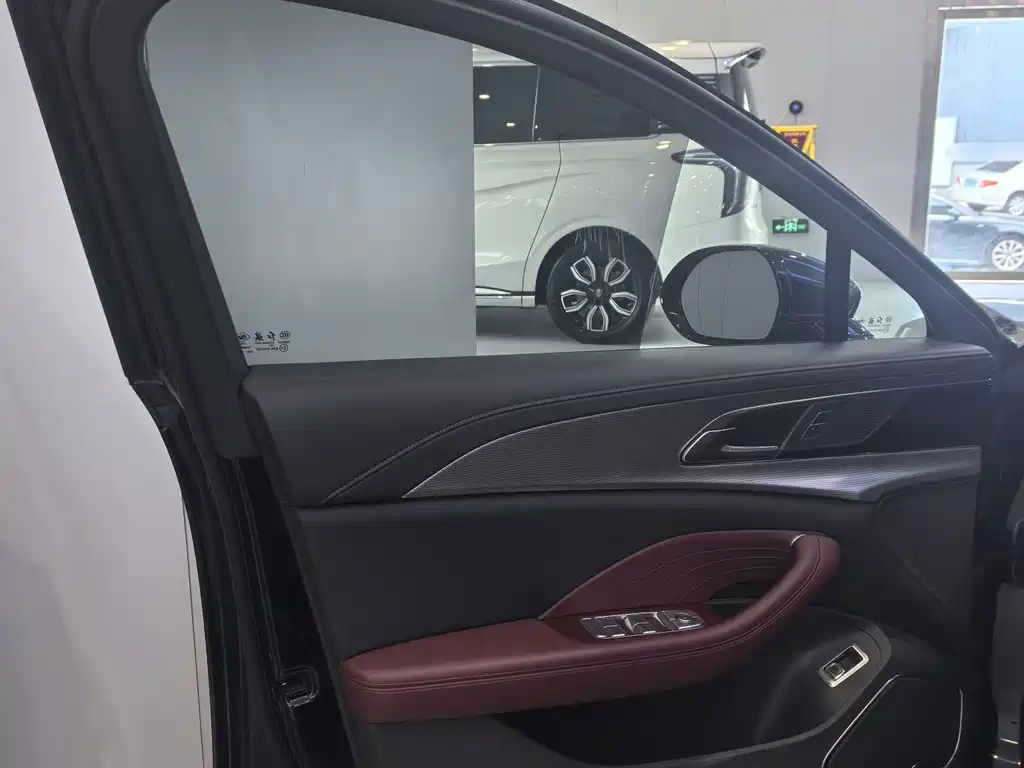 Hongqi H5 2024 1.5T DCT Zhilian Qiyun Edition купить на сайте DeffCars