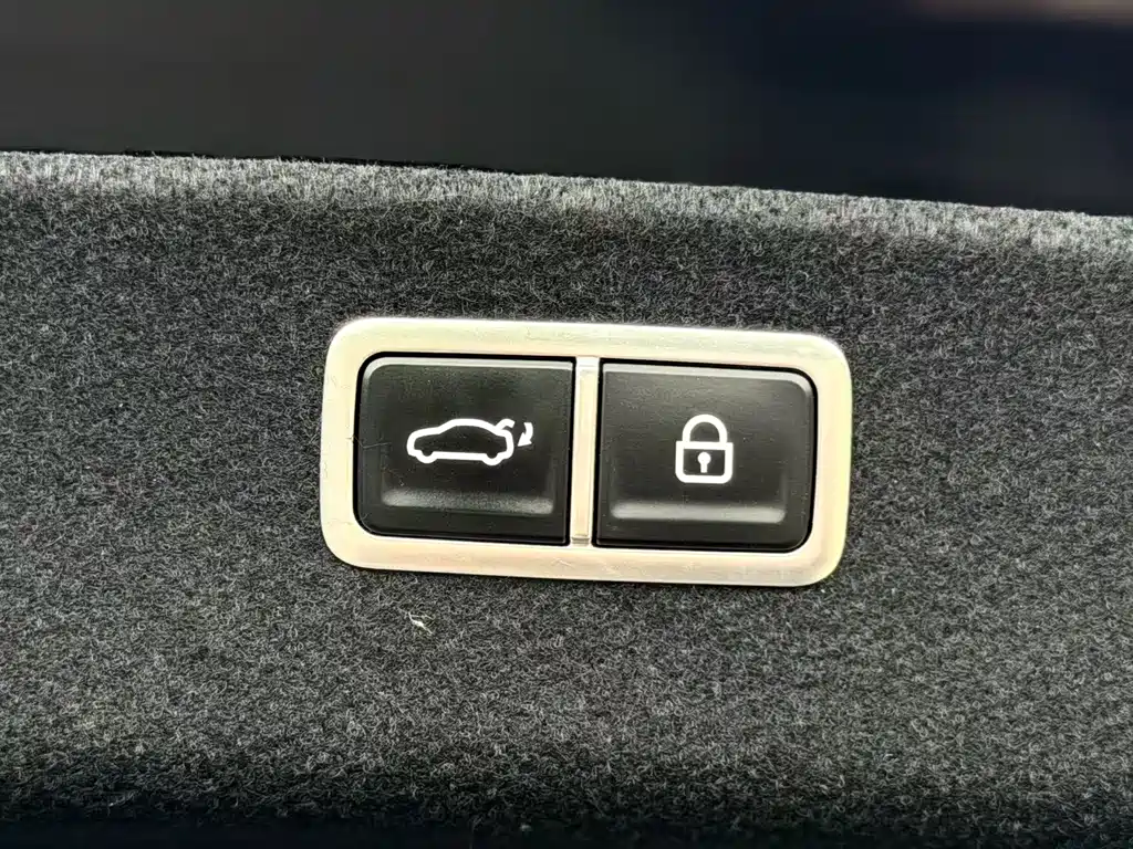 Genesis G80 2023 2.5T four-wheel drive luxury version купить на сайте DeffCars