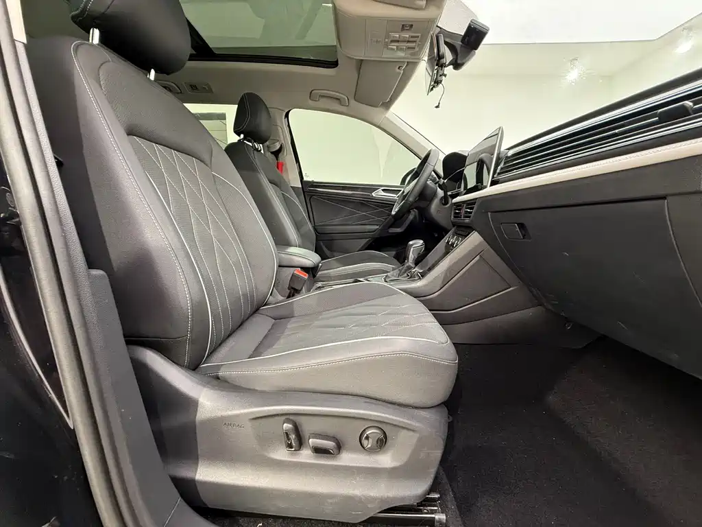Tiguan L 2023 280TSI automatic two-wheel drive Chaochuang limited edition купить на сайте DeffCars