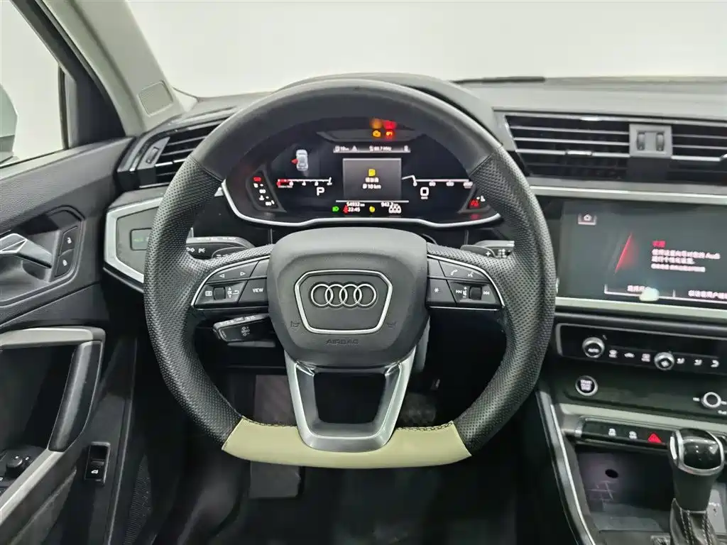 Audi Q3 2022 35 TFSI Fashionable and Dynamic купить на сайте DeffCars