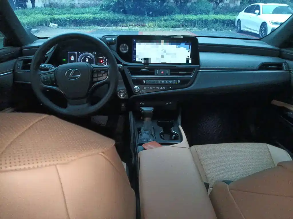 Lexus ES 2022 300h Excellent Edition купить на сайте DeffCars
