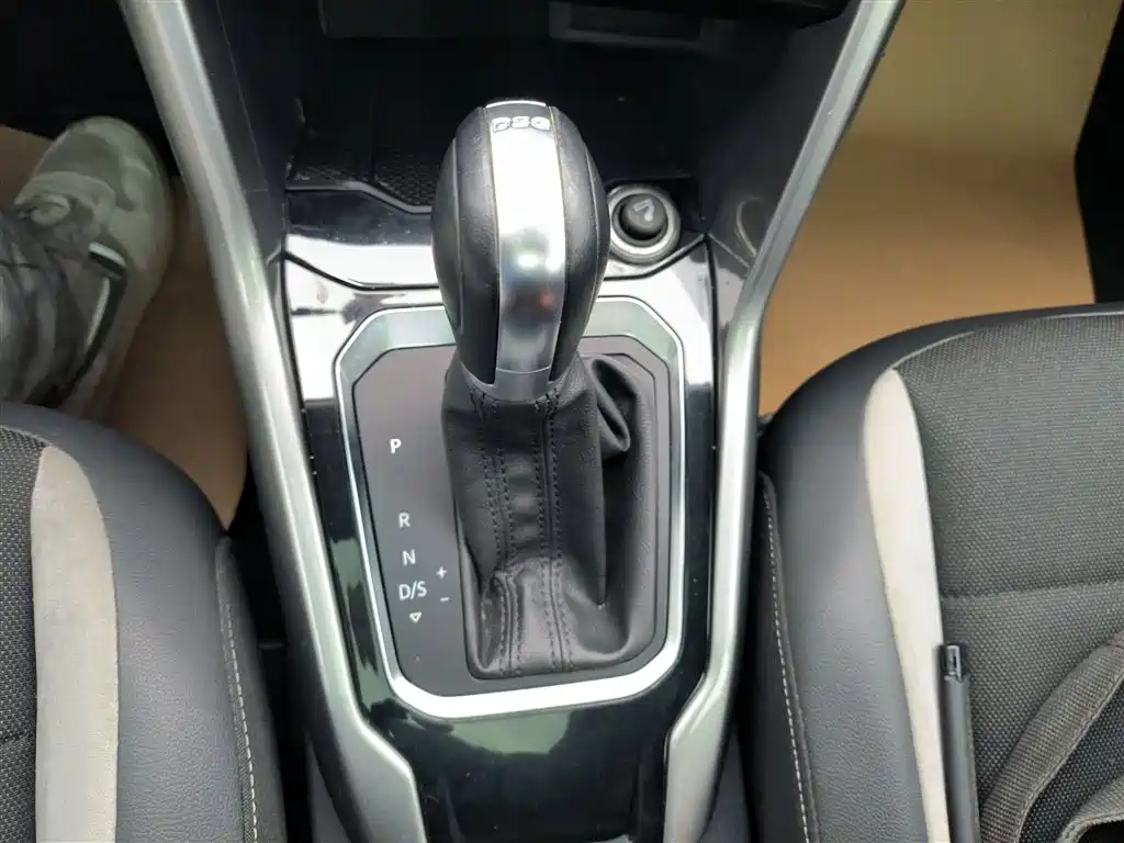 T-ROC 2018 model 230TSI DSG two-wheel drive aggressive model National V купить на сайте DeffCars