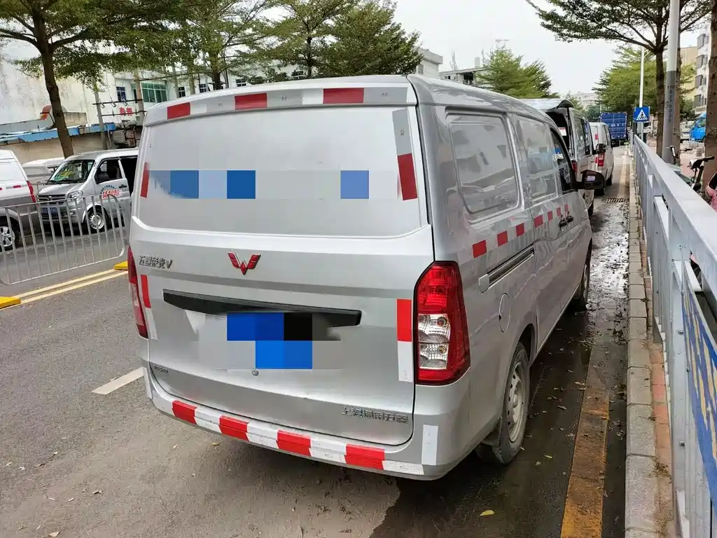 Wuling Rongguang V 2018 1.5L standard model купить на сайте DeffCars