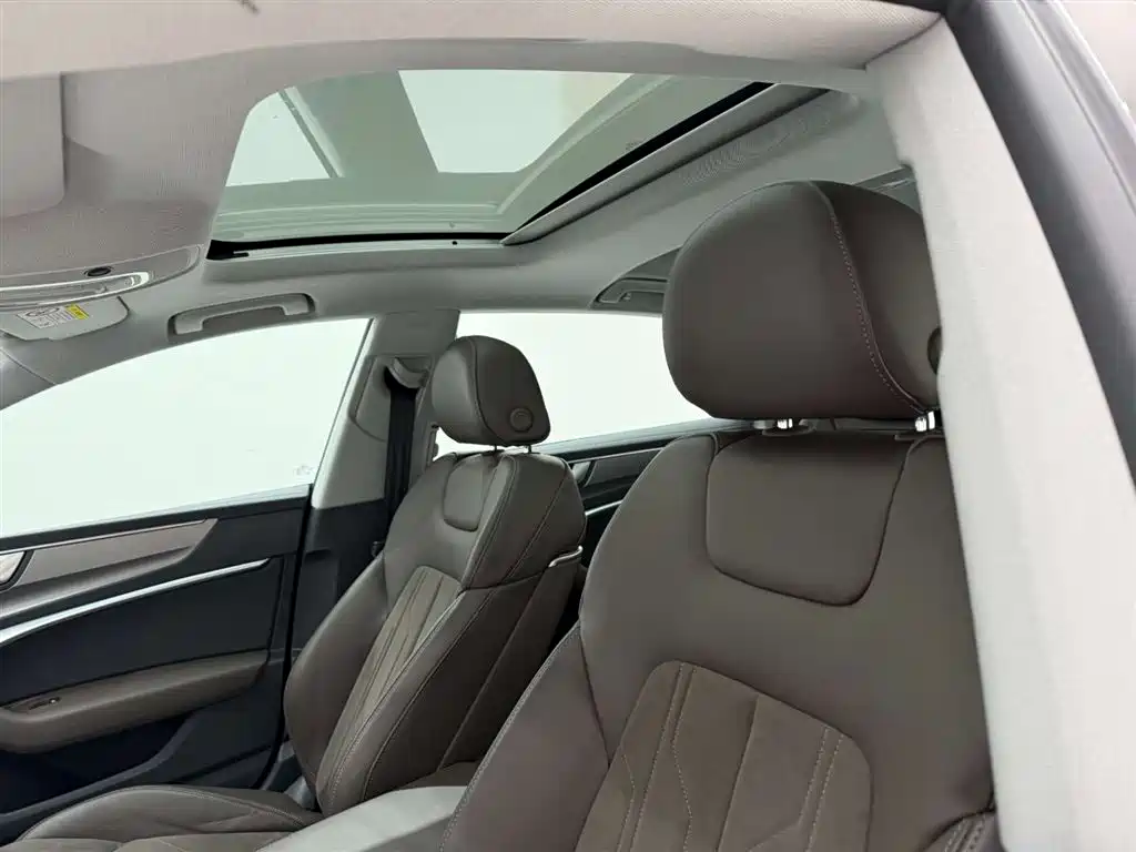 Audi A7L 2024 45TFSI S-line Dream Building Liquid Crystal Package купить на сайте DeffCars