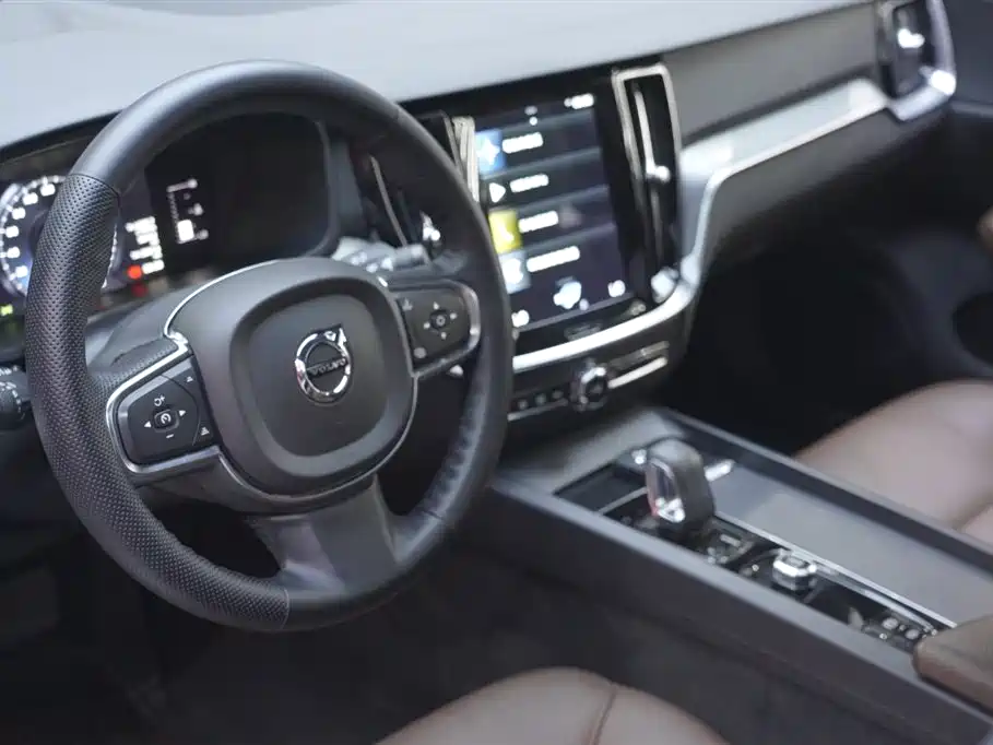 Volvo S60 2022 B4 Zhiyi Luxury Edition купить на сайте DeffCars