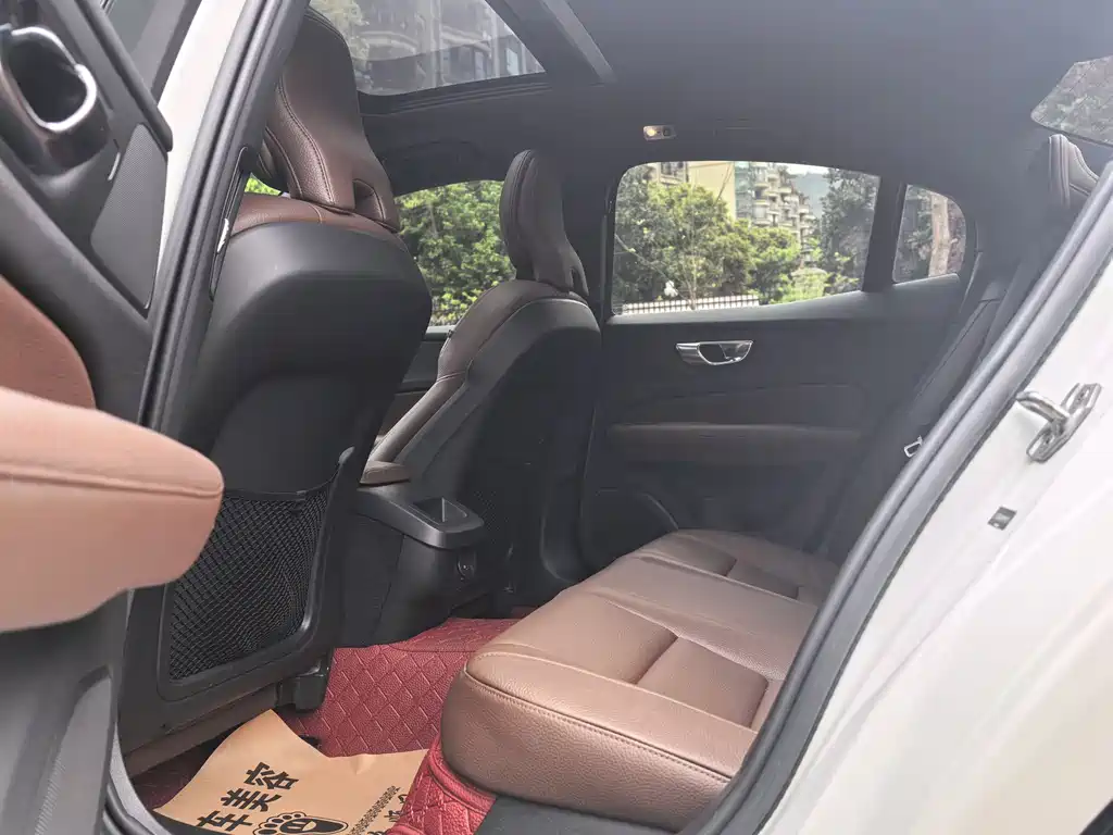 Volvo S60 2021 T4 Zhiyi Luxury Edition купить на сайте DeffCars