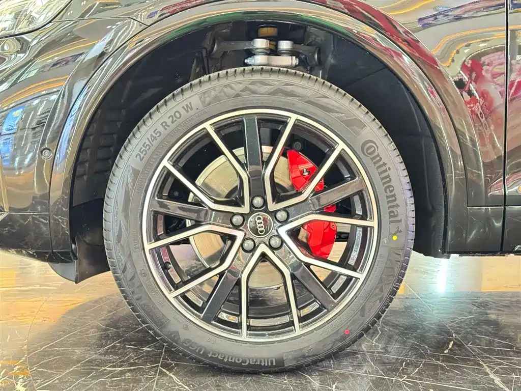 Audi Q5L 2025 45th Anniversary Collector's Edition 45 TFSI Luxurious and Dynamic купить на сайте DeffCars