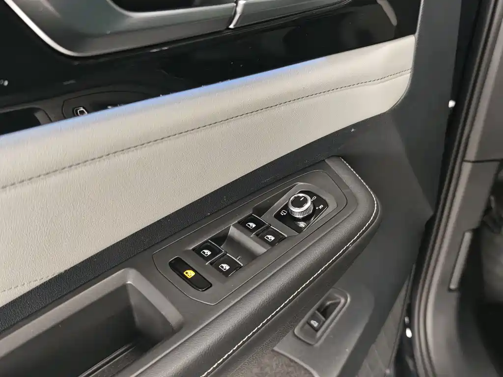 Touron 2023 380TSI four-wheel drive luxury version купить на сайте DeffCars