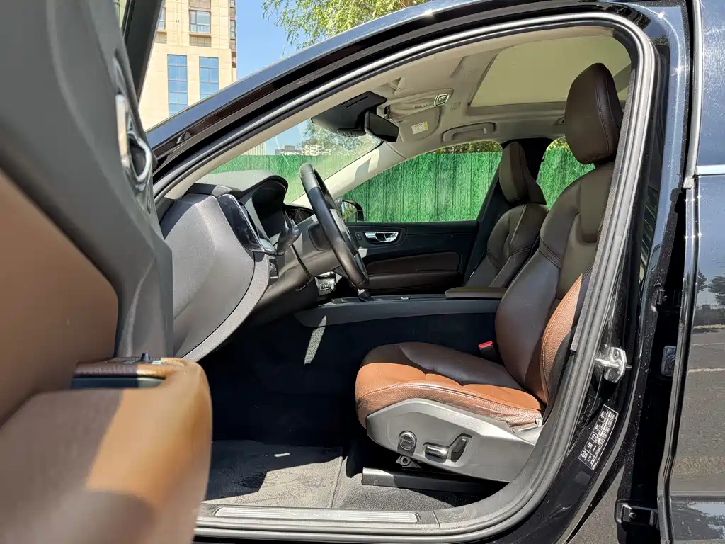 Volvo XC60 2019 T5 4WD Zhiyuan Edition National VI купить на сайте DeffCars