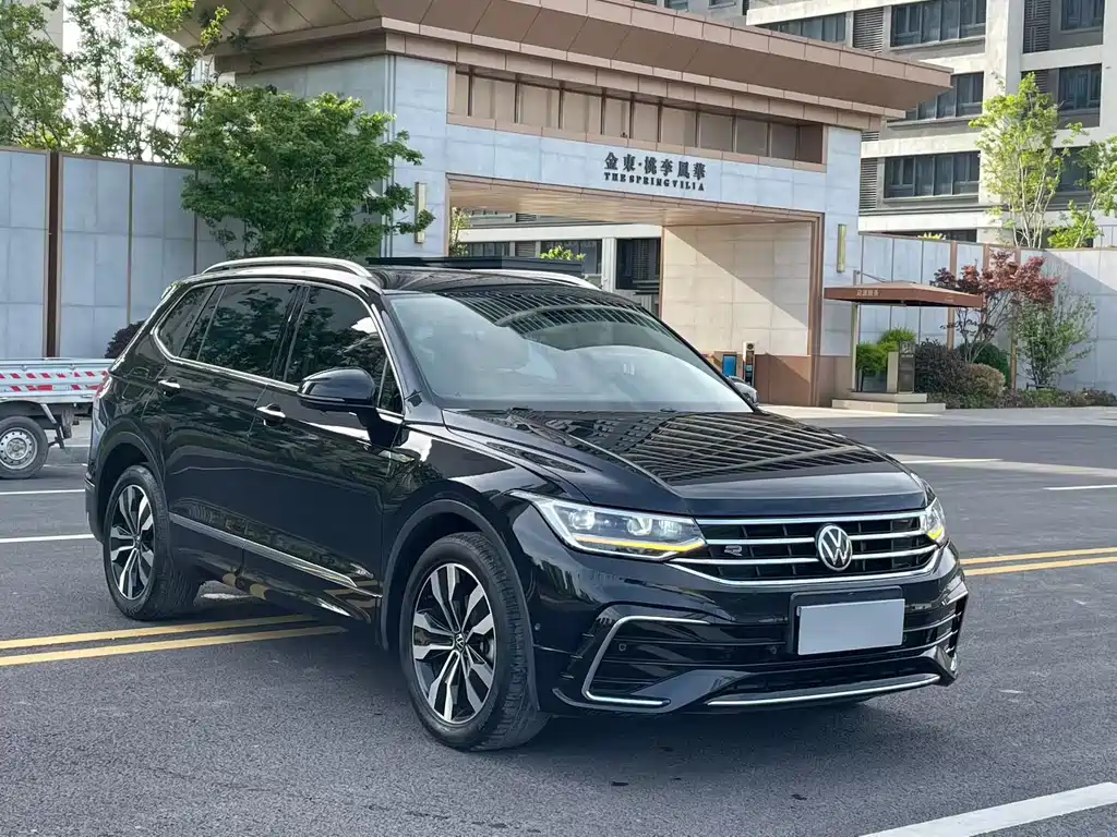 Tiguan L 2022 330TSI automatic two-wheel drive R-Line version купить на сайте DeffCars