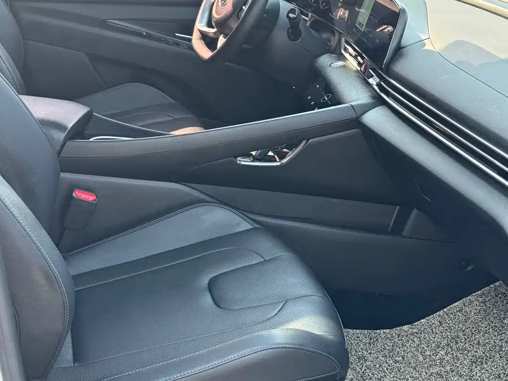 Elantra 2023 1.5L CVT LUX Premium Edition купить на сайте DeffCars
