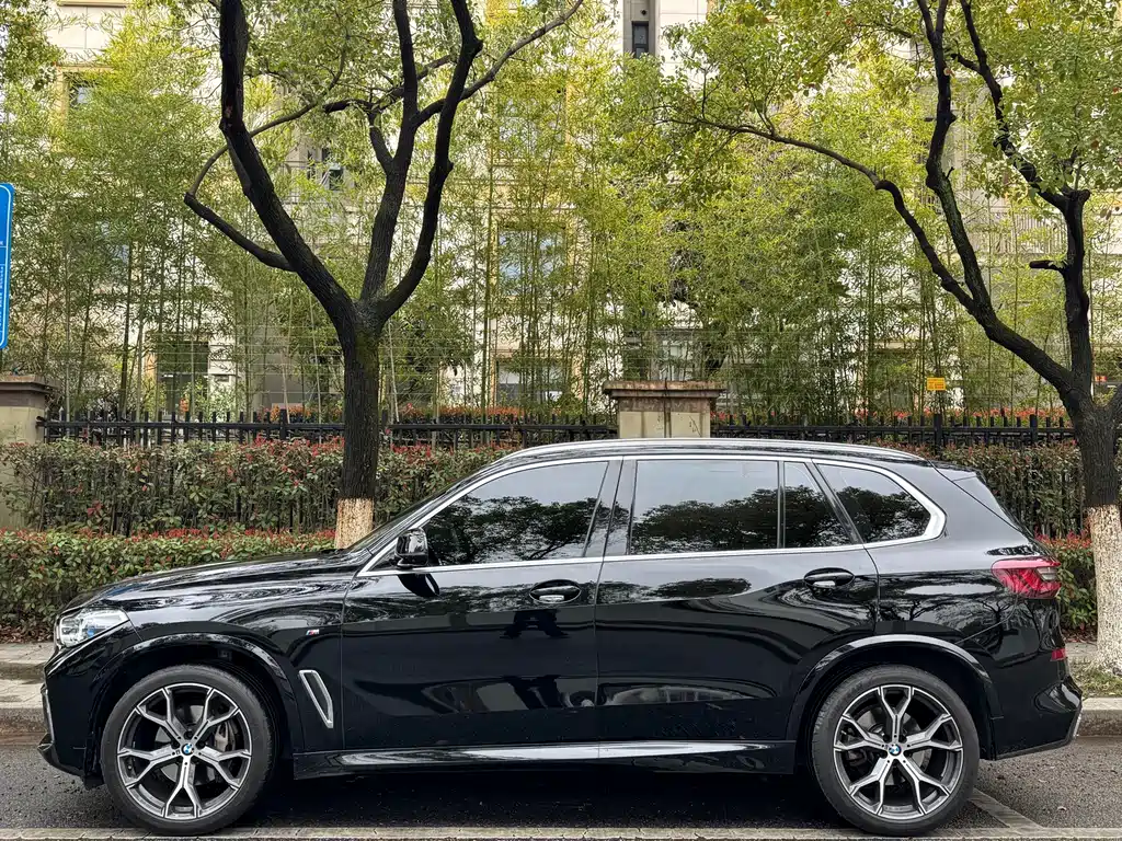 BMW X5 2022 facelift xDrive 40Li M sports package купить на сайте DeffCars