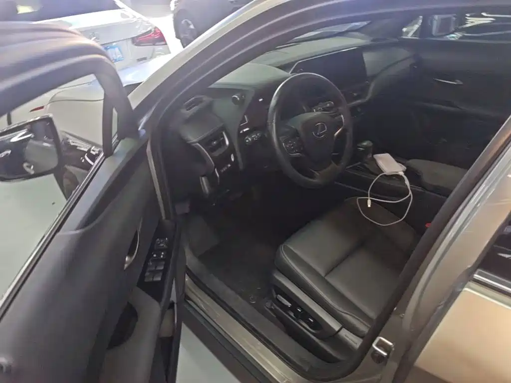 Lexus UX 2022 260h Discovery Edition купить на сайте DeffCars