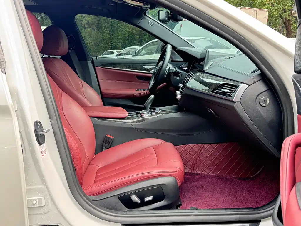 BMW 5 Series 2018 facelift 530Li leading M sports package купить на сайте DeffCars