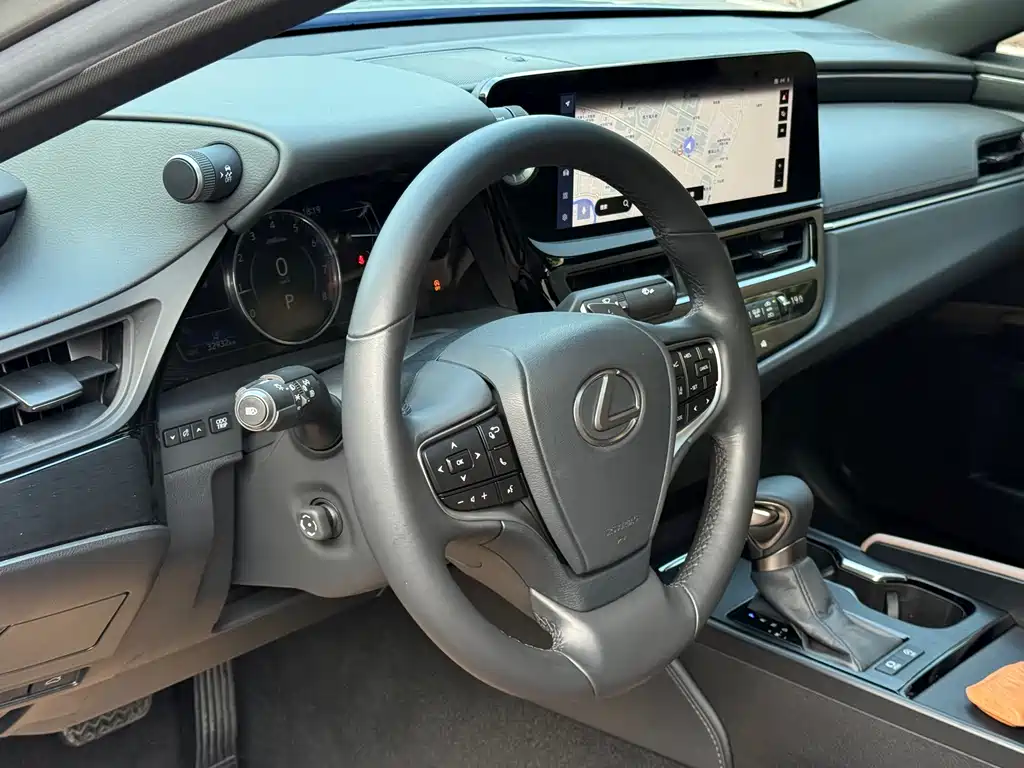 Lexus ES 2022 200 Excellence Edition купить на сайте DeffCars