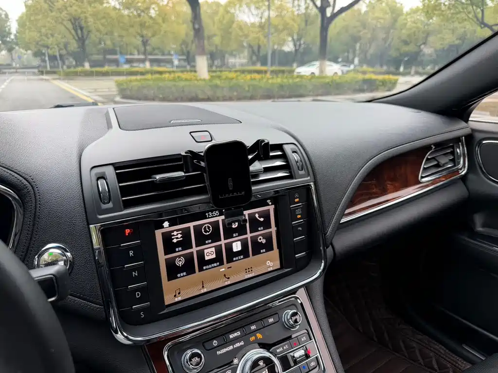 Lincoln Continental 2019 2.0T 2WD Exclusive Edition National V купить на сайте DeffCars