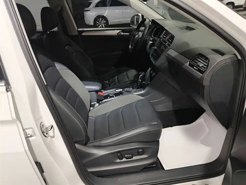 Tiguan L 2018 280TSI automatic two-wheel drive comfort version купить на сайте DeffCars