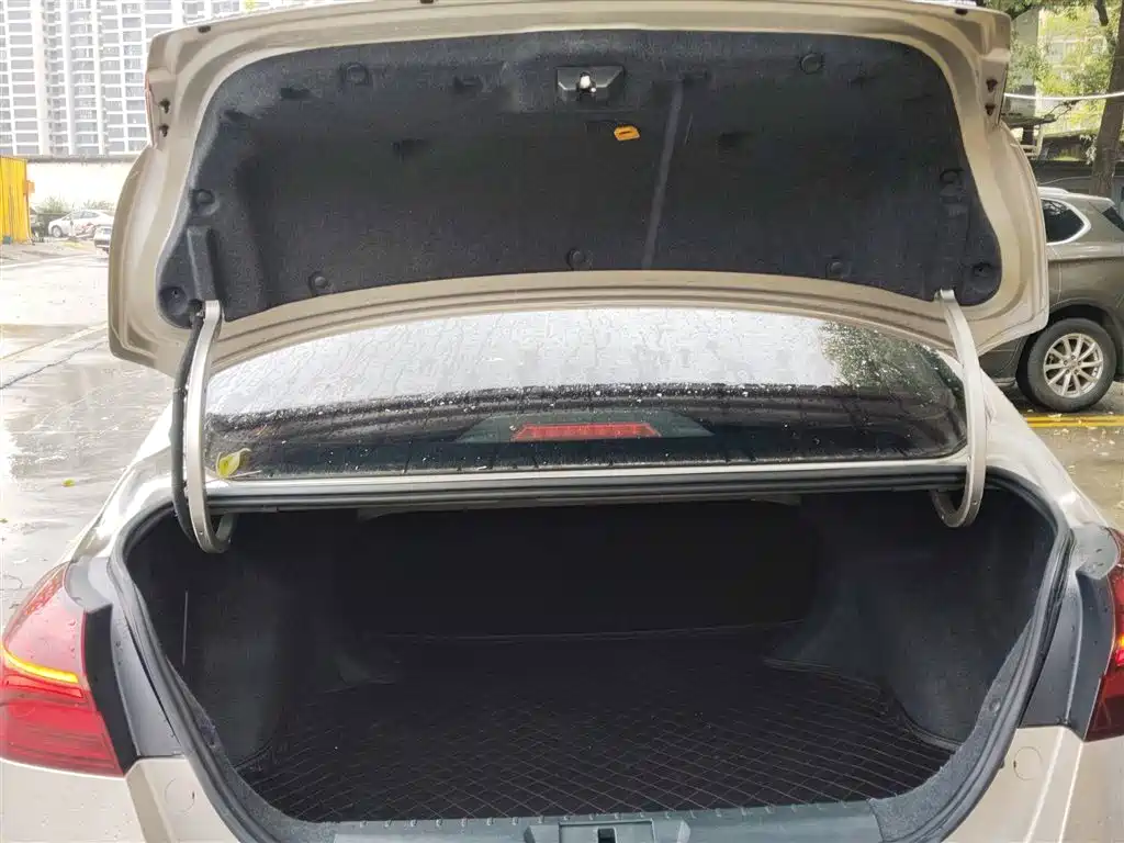 Emgrand 2019 Leading Edition 1.5L CVT upward interconnection type National VI купить на сайте DeffCars