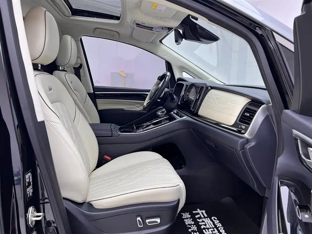Trumpchi M8 2023 facelift Master Series 390T four-seat Royal Edition купить на сайте DeffCars