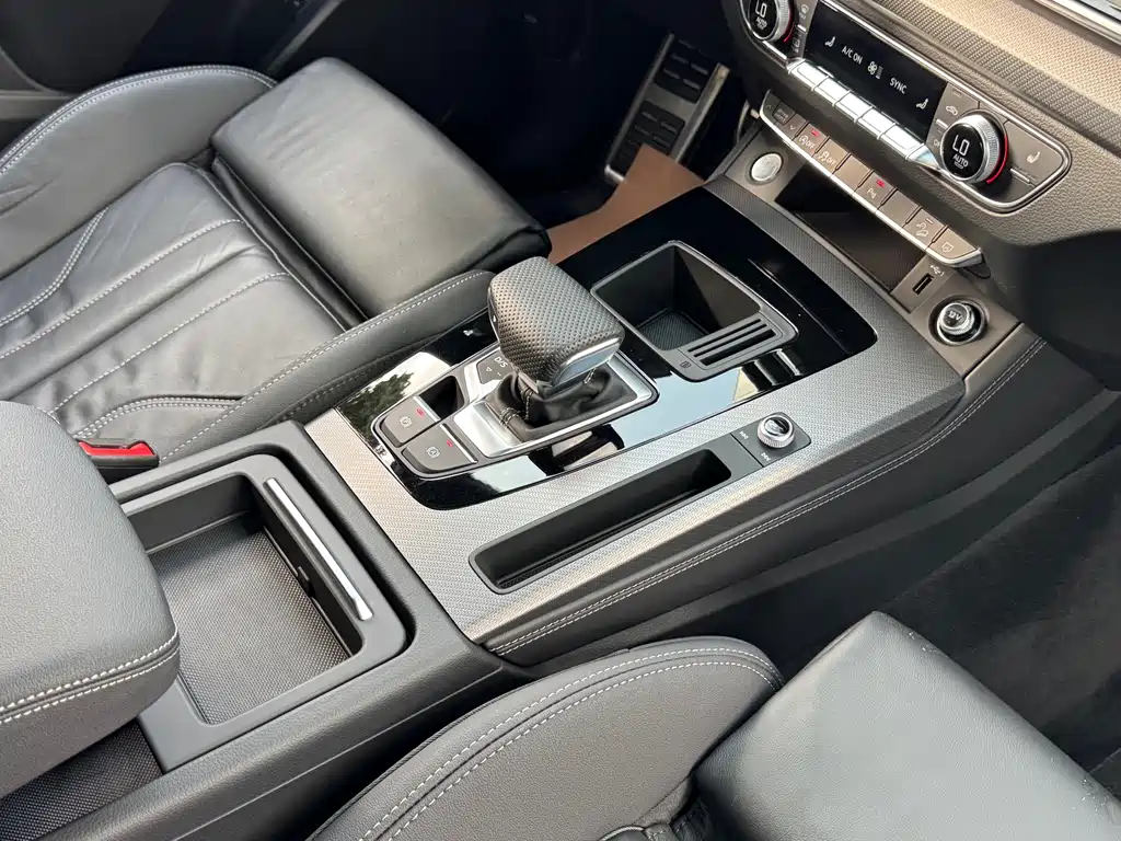 Audi Q5L 2024 40 TFSI luxury and dynamic model купить на сайте DeffCars
