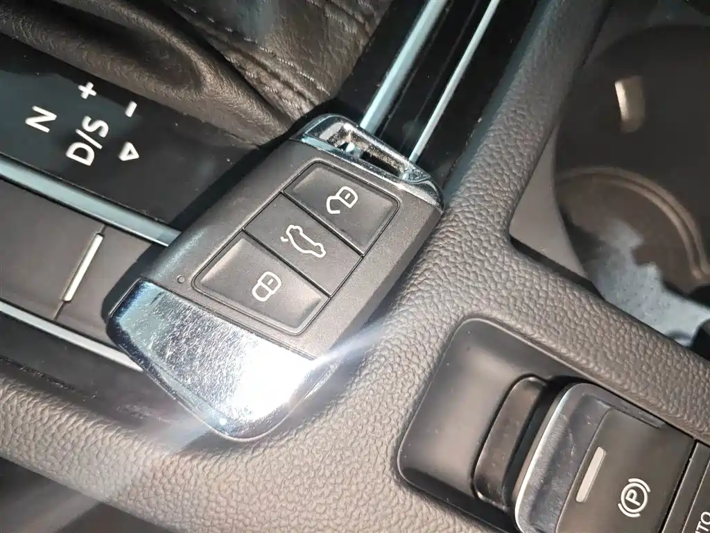 Magotan 2023 2 million commemorative edition 280TSI DSG comfort model купить на сайте DeffCars