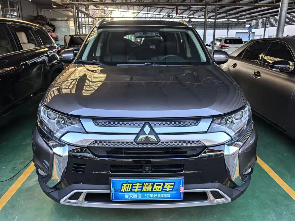 Outlander 2019 2.0L 2WD Enjoy Edition, 5 seats, National VI купить на сайте DeffCars