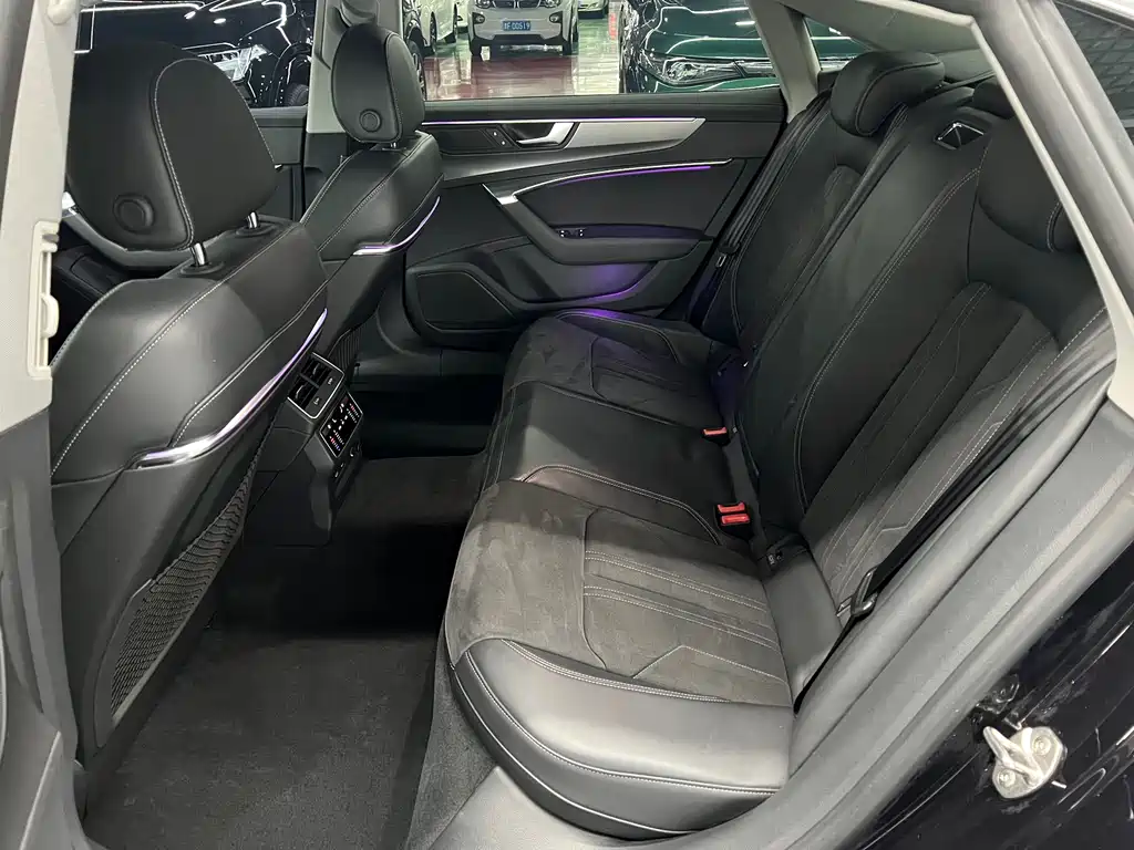 Audi A7L 2024 45TFSI S-line Dream Building Liquid Crystal Package купить на сайте DeffCars